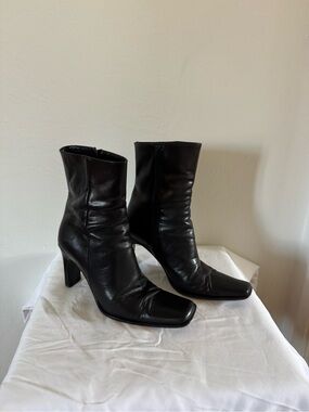 Source Unknown Black Leather Square-Toe Mid-Calf Heeled Boots